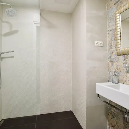 Apartment Luxury By Hi5 - Oktober 6 Street Budapest